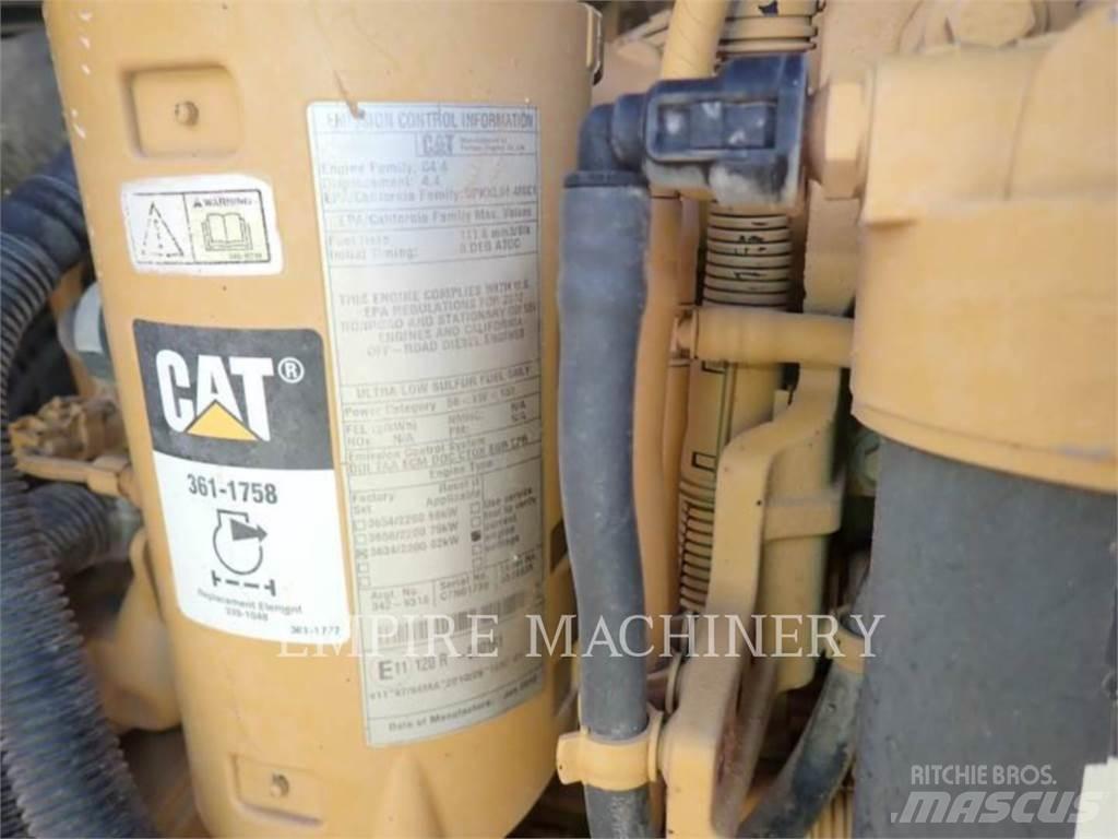 CAT D5K Buldožeri gusjeničari