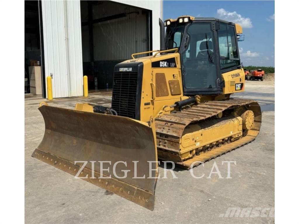 CAT D5K Buldožeri gusjeničari