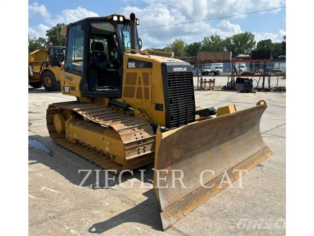CAT D5K Buldožeri gusjeničari