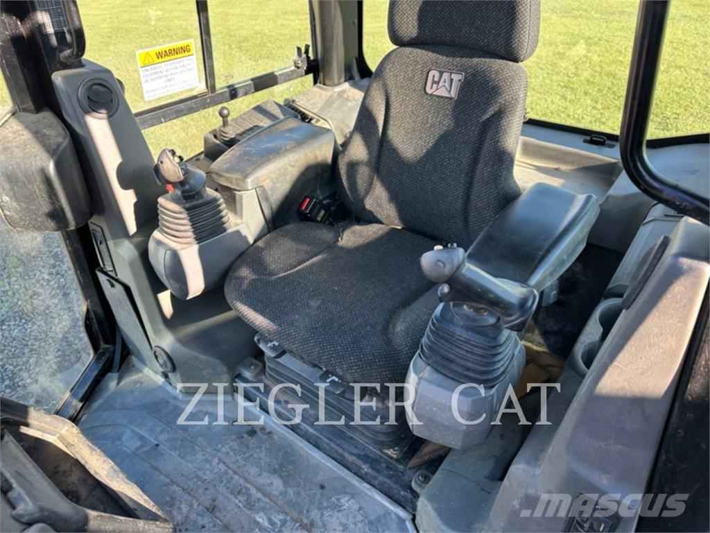 CAT D5K2 Buldožeri gusjeničari