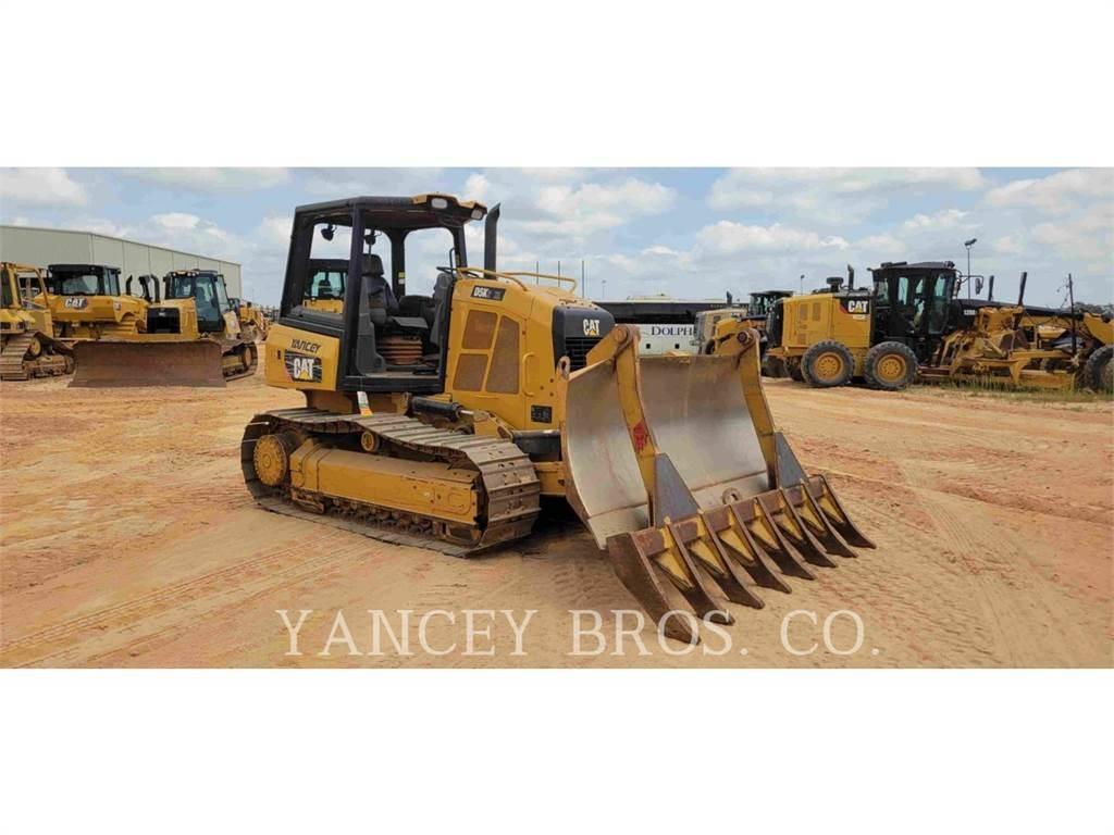 CAT D5K2 XL Buldožeri gusjeničari