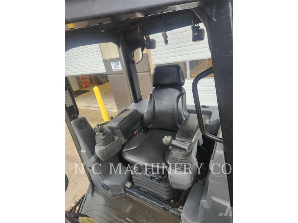 CAT D5K2 XLCN Buldožeri gusjeničari