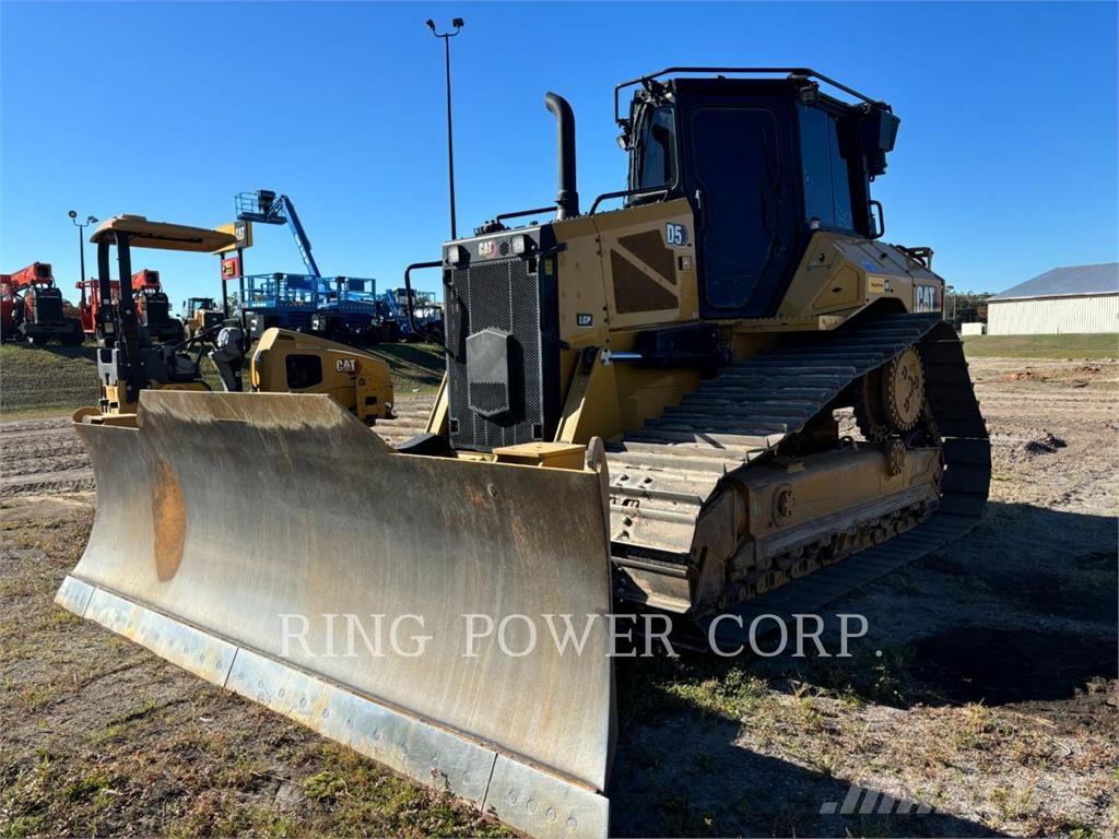 CAT D5VPEW Buldožeri gusjeničari