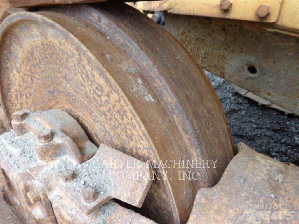 CAT D6C Buldožeri gusjeničari