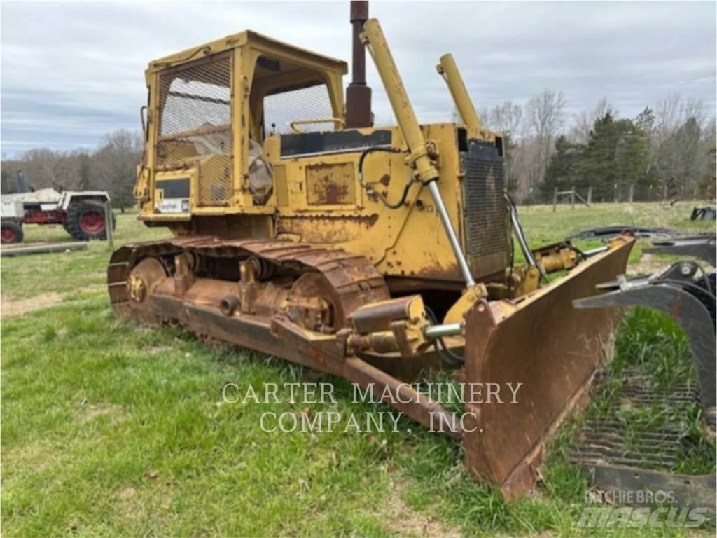 CAT D6D Buldožeri gusjeničari