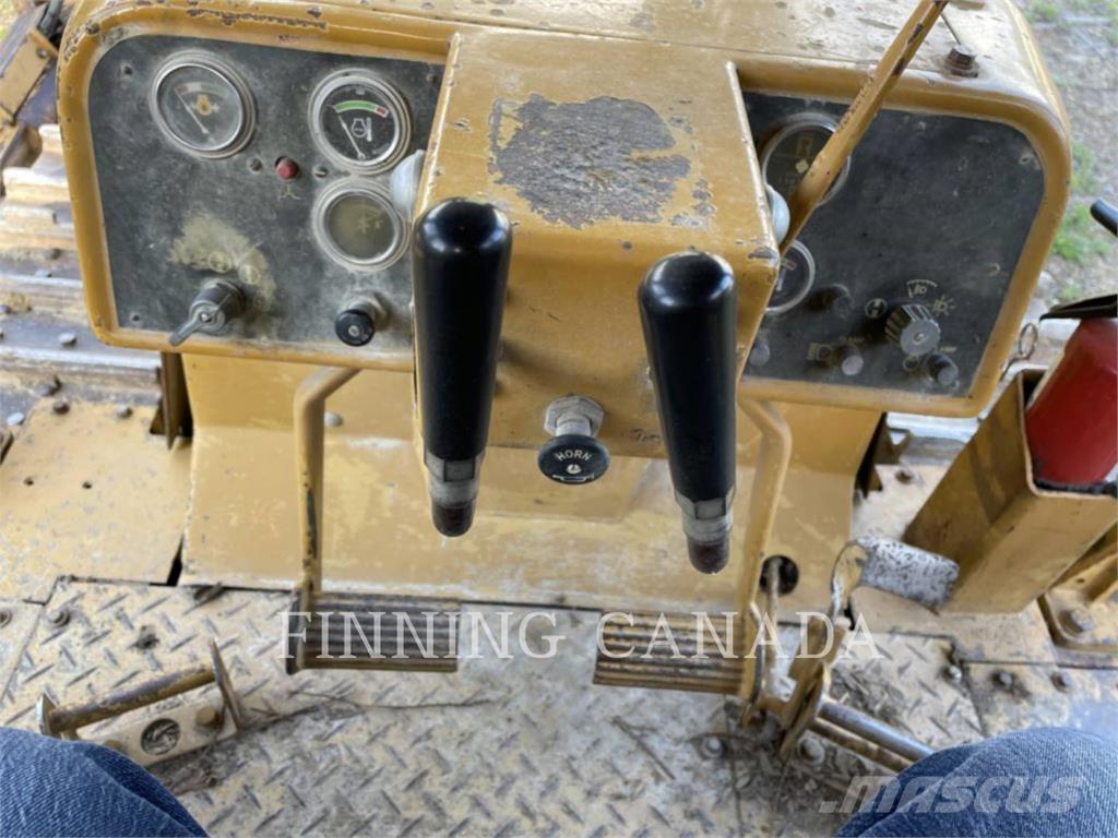 CAT D6E Buldožeri gusjeničari