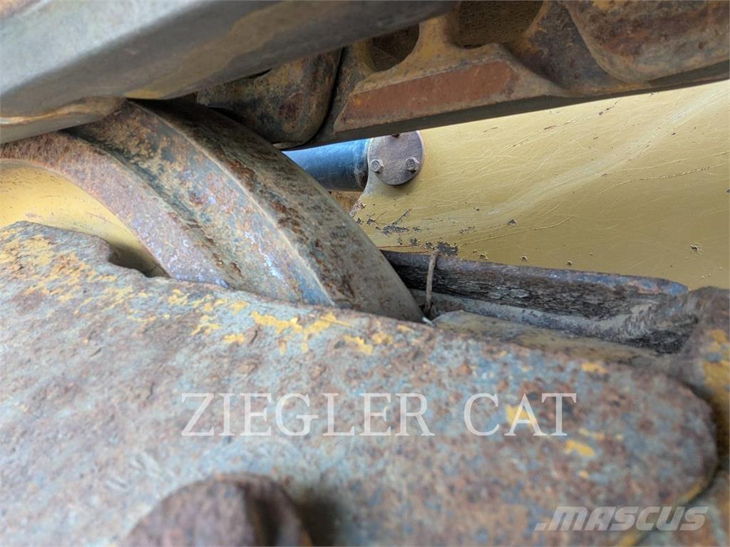 CAT D6K2 Buldožeri gusjeničari