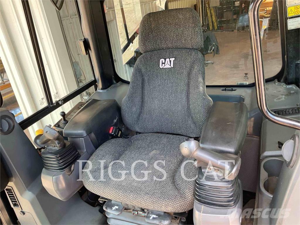 CAT D6K2LGP Buldožeri gusjeničari