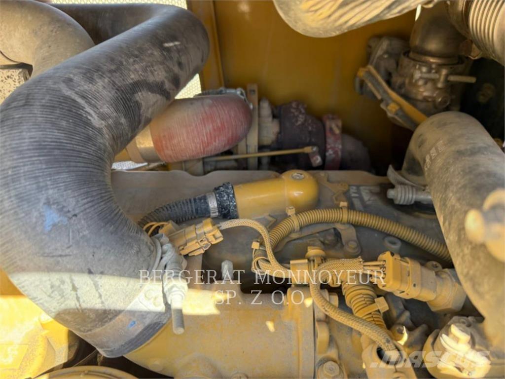 CAT D6K2LGP Buldožeri gusjeničari