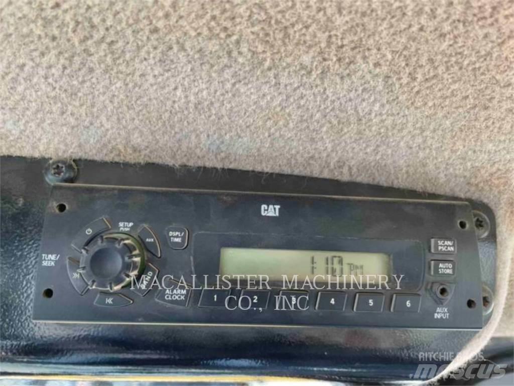 CAT D6K2LGP Buldožeri gusjeničari
