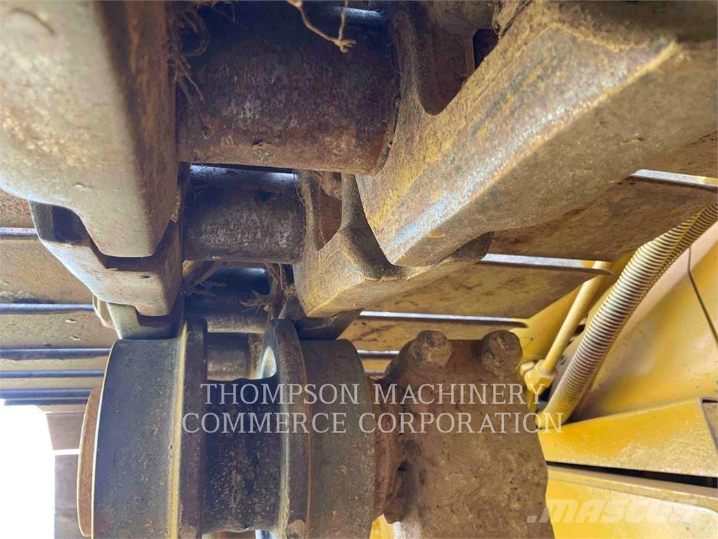 CAT D6M LGP Buldožeri gusjeničari