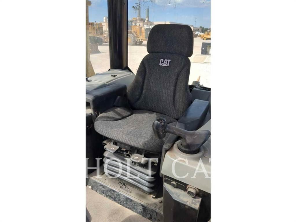 CAT D6N LAND Buldožeri gusjeničari