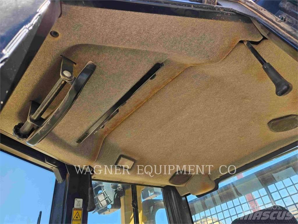 CAT D6N XL Buldožeri gusjeničari