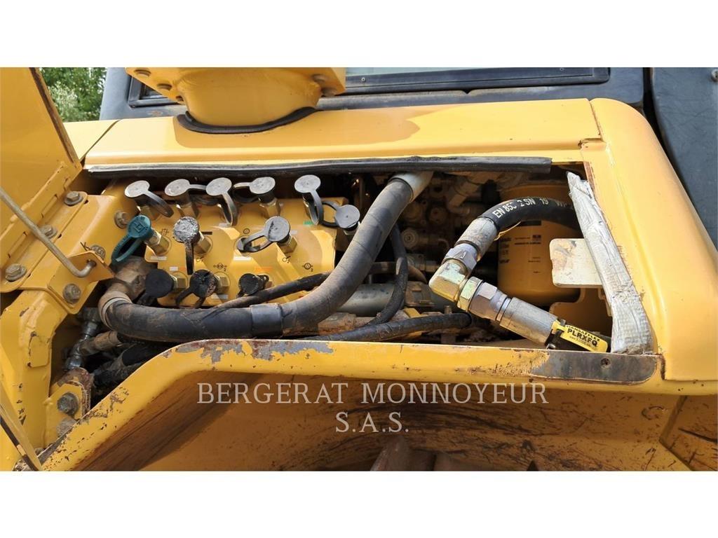 CAT D6NXL Buldožeri gusjeničari
