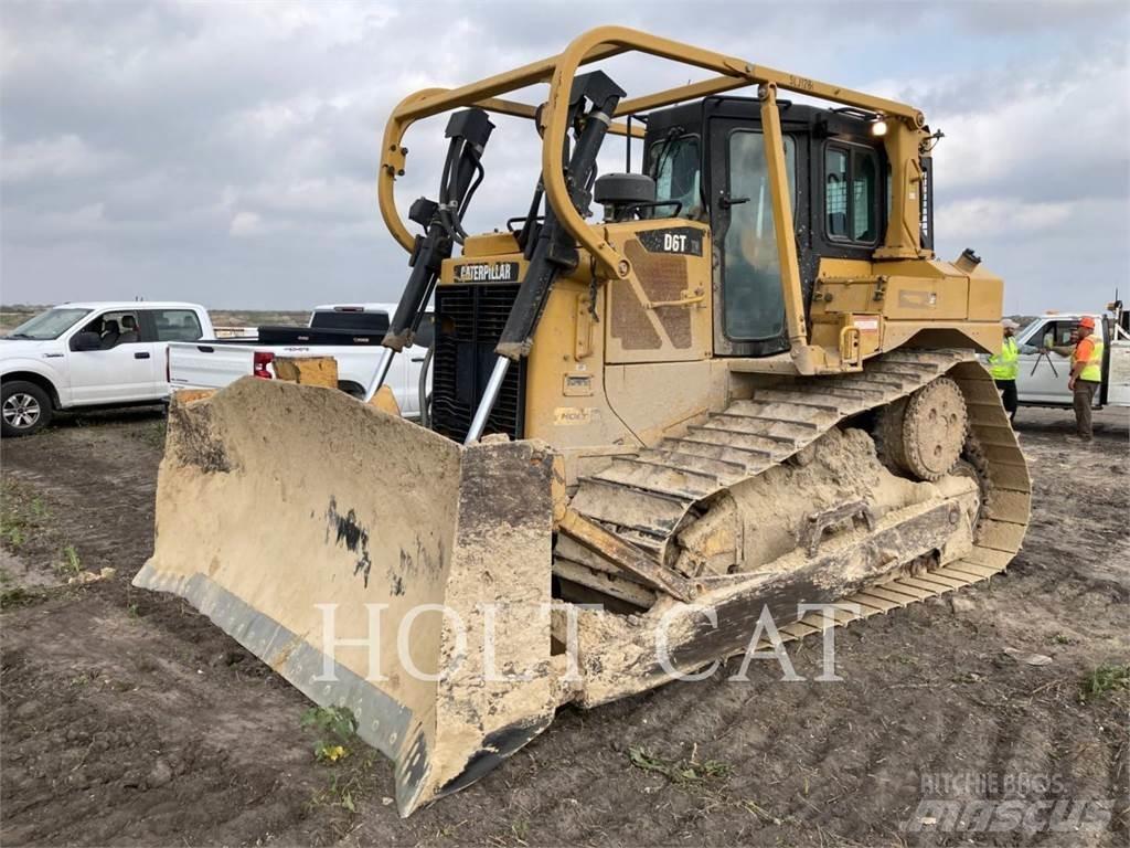 CAT D6T Buldožeri gusjeničari