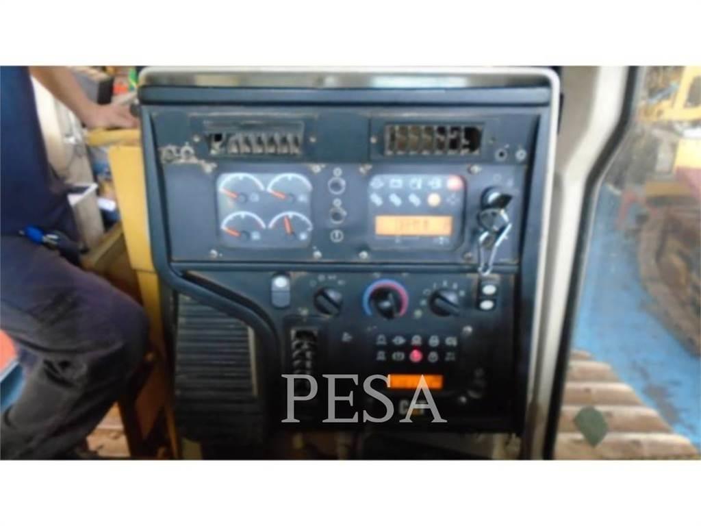 CAT D6T Buldožeri gusjeničari