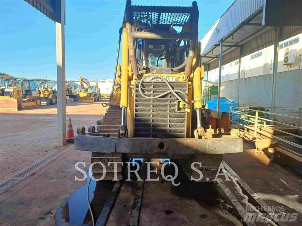 CAT D6T Buldožeri gusjeničari