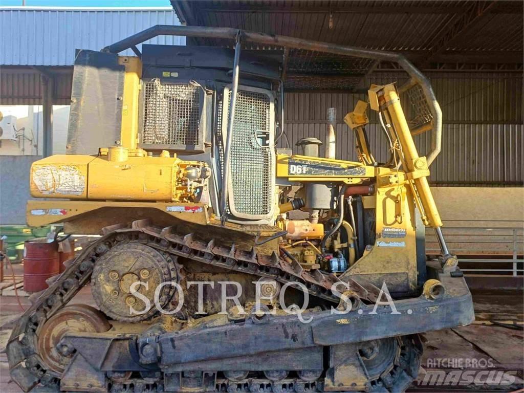 CAT D6T Buldožeri gusjeničari