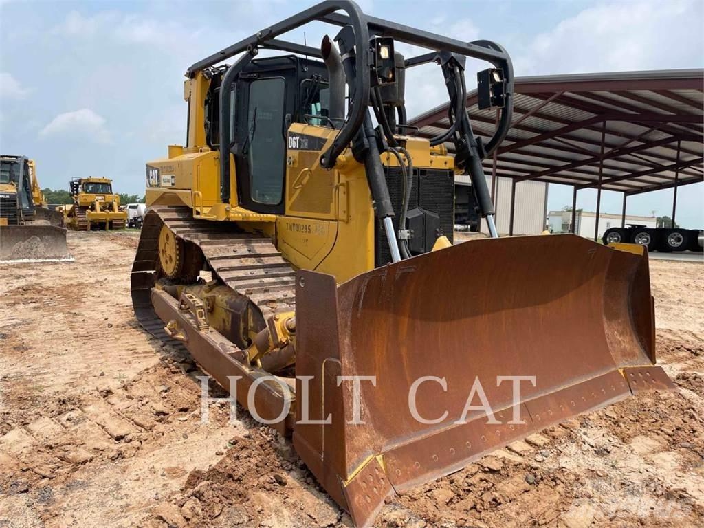 CAT D6T Buldožeri gusjeničari