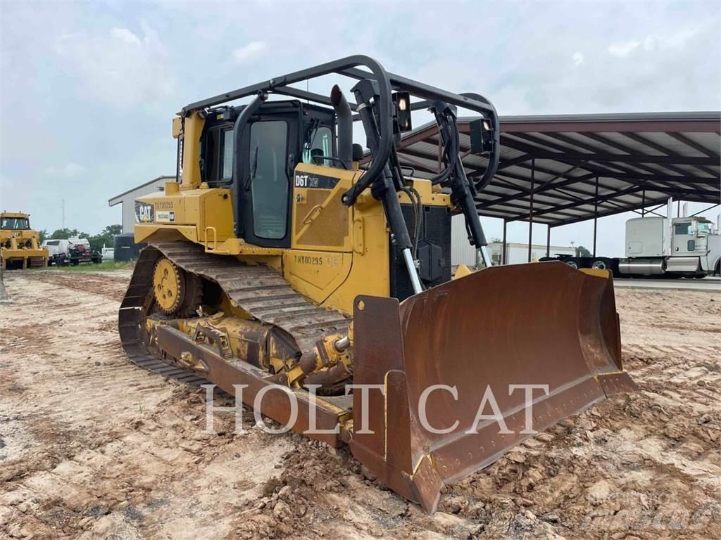 CAT D6T Buldožeri gusjeničari