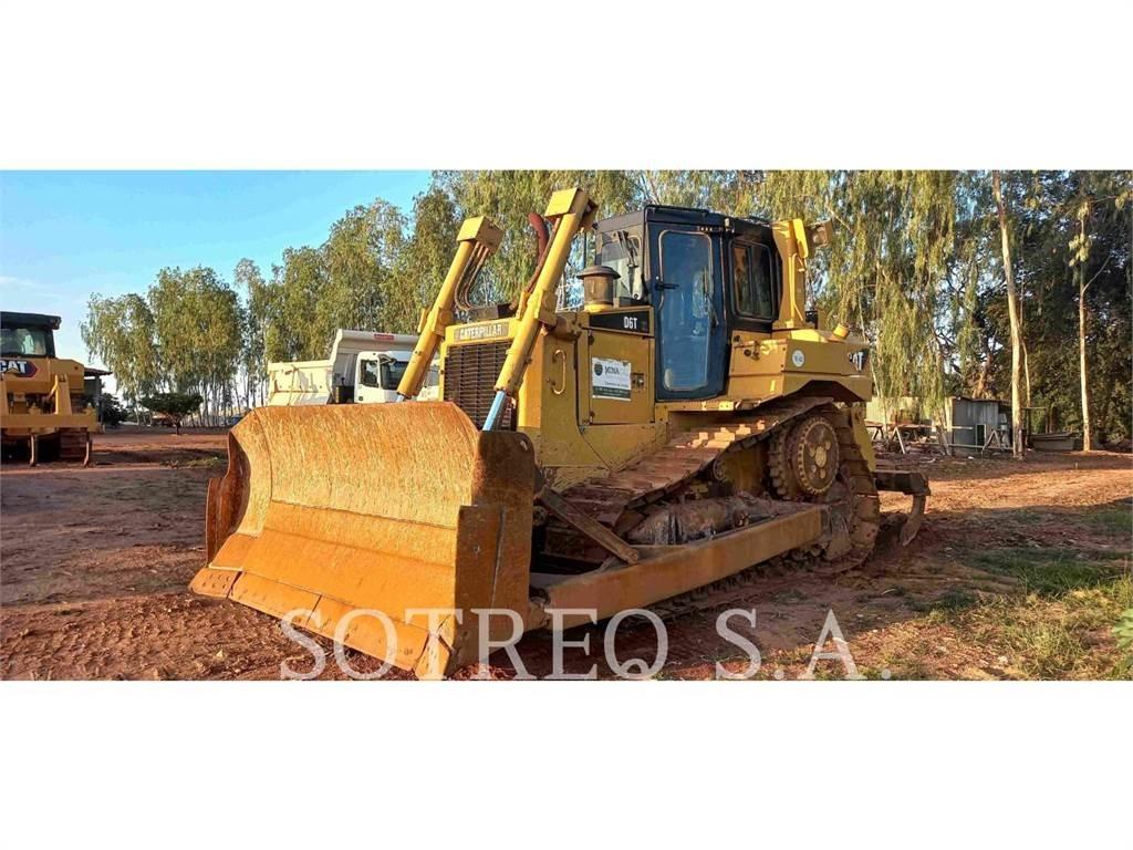 CAT D6T Buldožeri gusjeničari