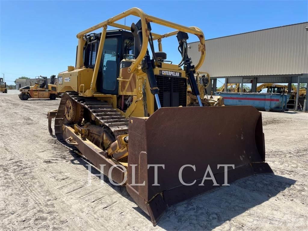 CAT D6T Buldožeri gusjeničari