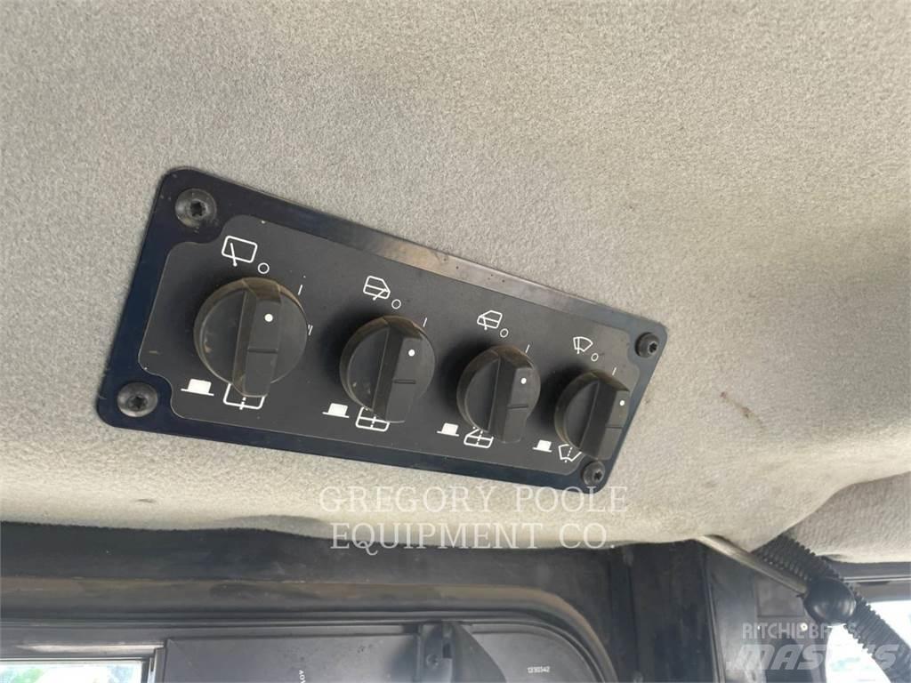 CAT D6T Buldožeri gusjeničari
