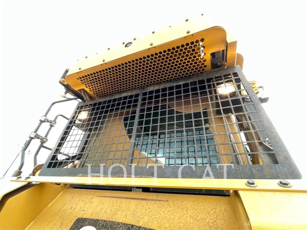CAT D6T Buldožeri gusjeničari