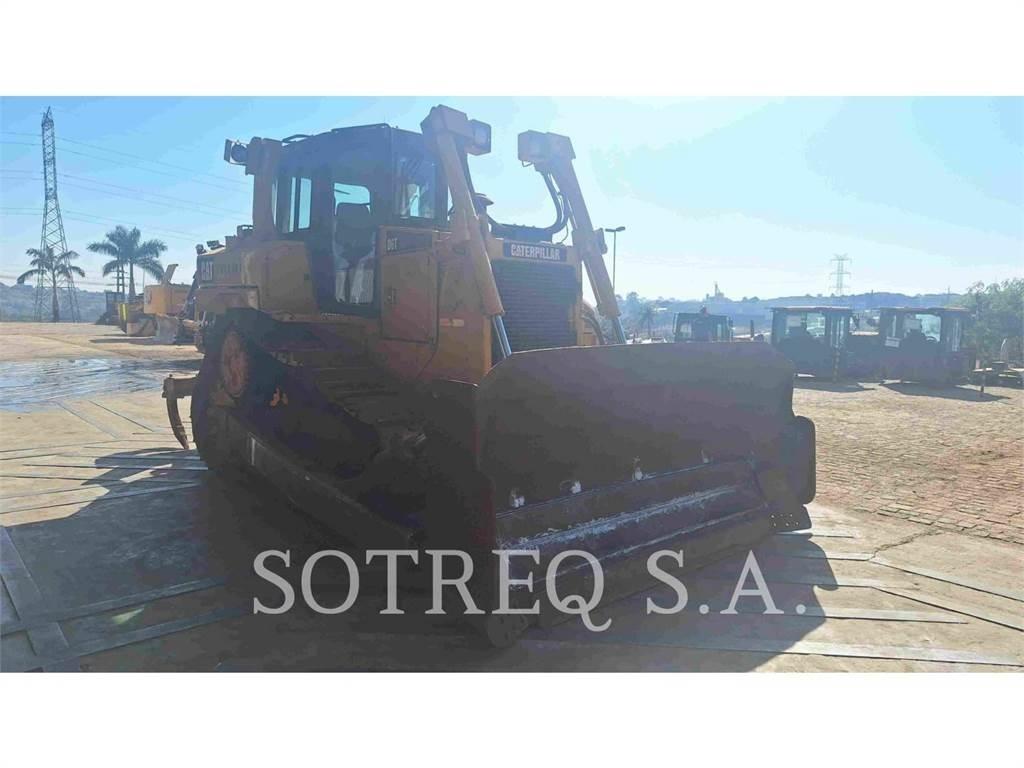 CAT D6T Buldožeri gusjeničari