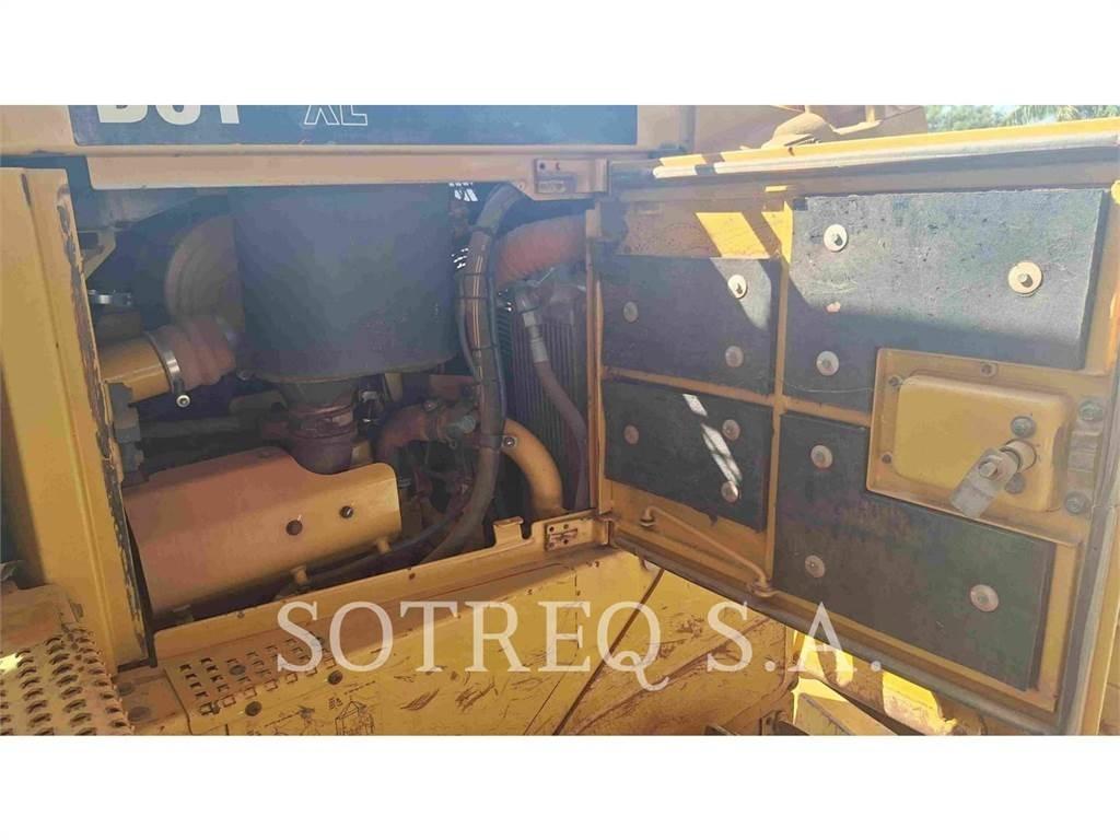 CAT D6T Buldožeri gusjeničari