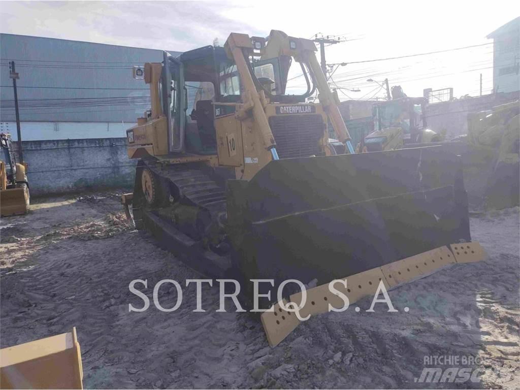 CAT D6T Buldožeri gusjeničari