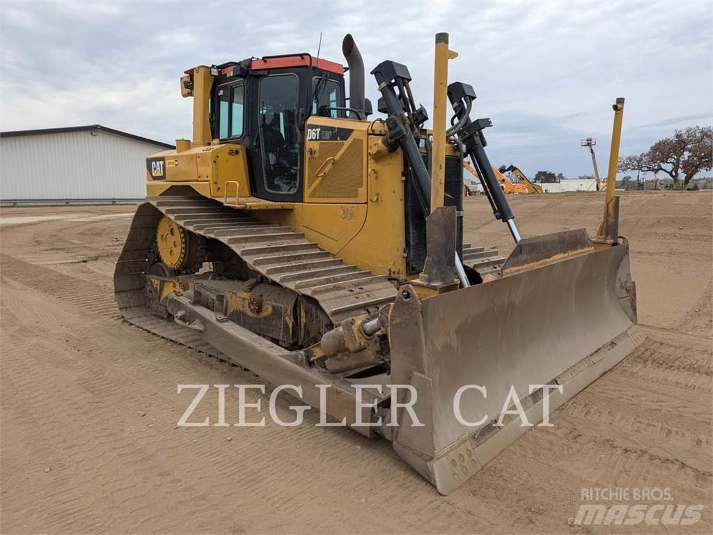 CAT D6T Buldožeri gusjeničari