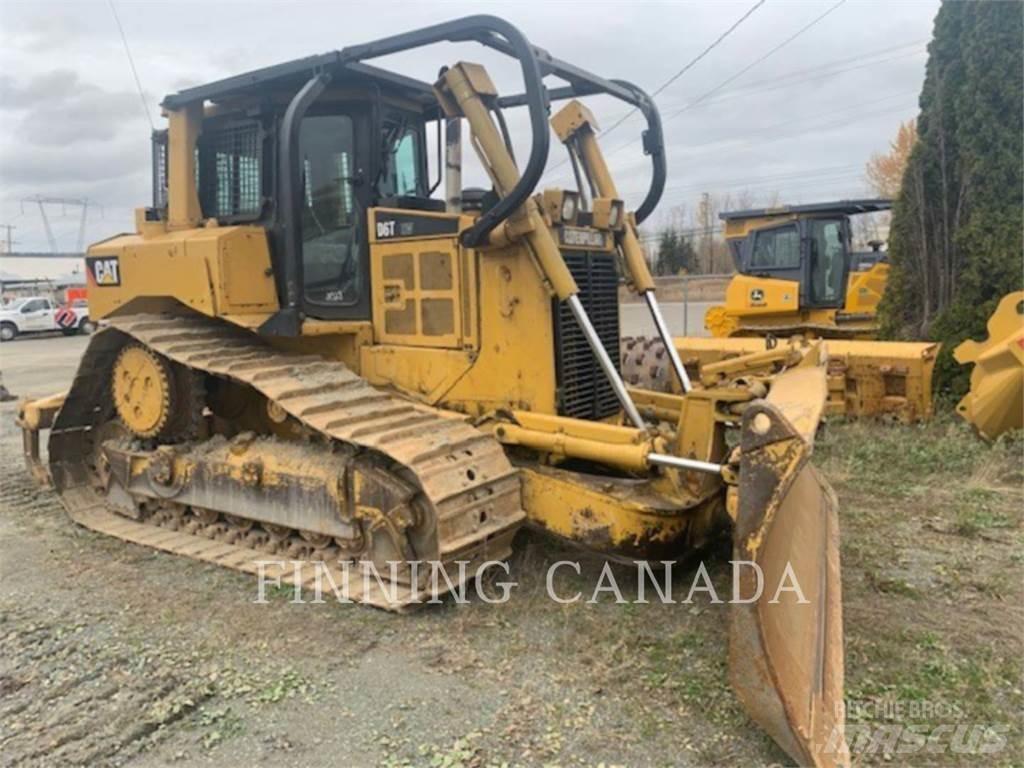 CAT D6T Buldožeri gusjeničari