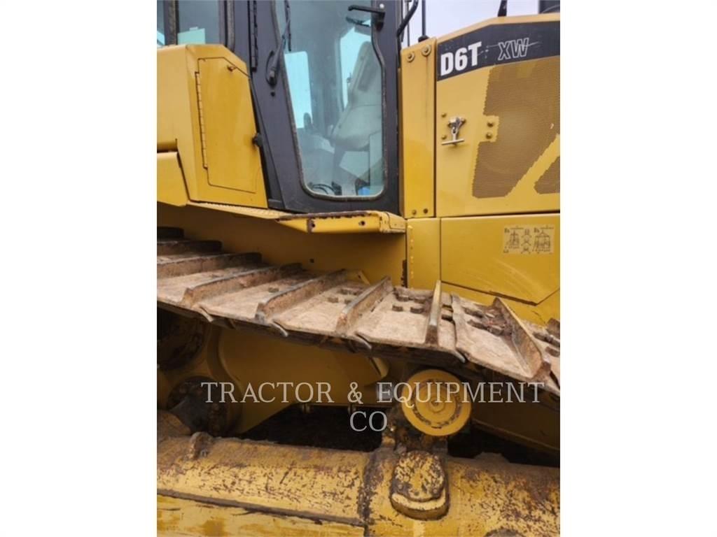 CAT D6T Buldožeri gusjeničari