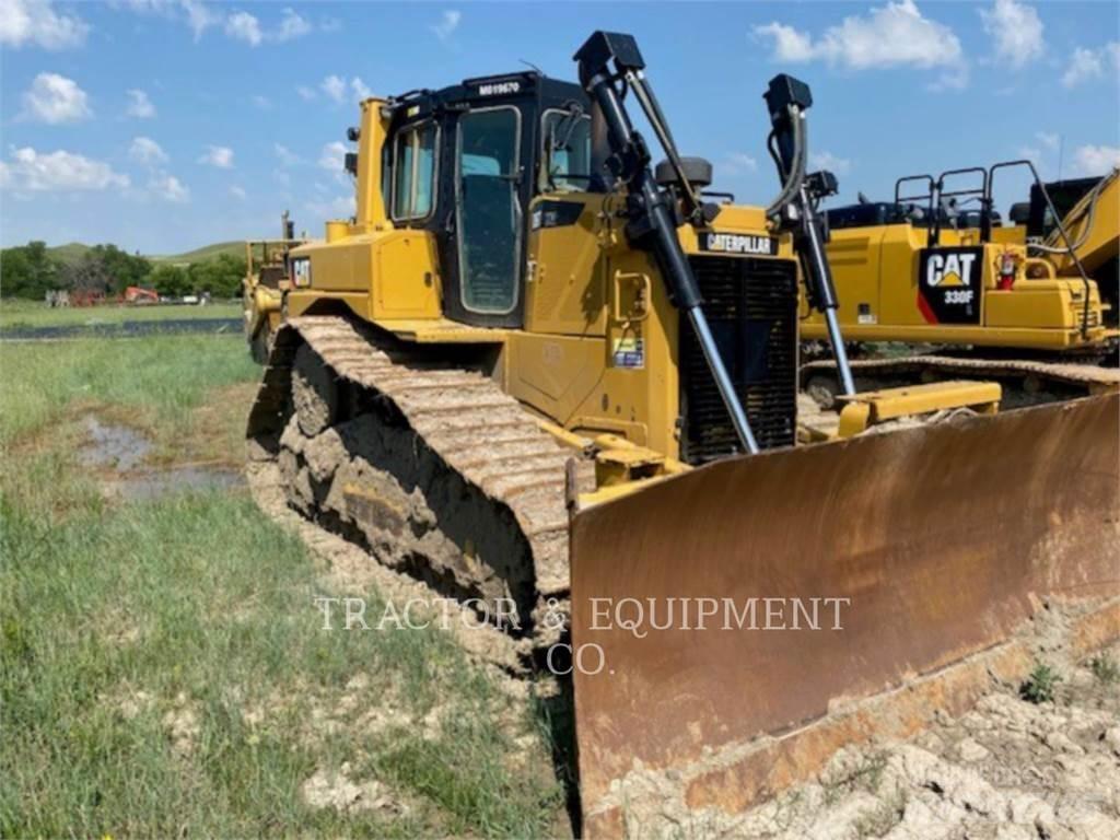 CAT D6T Buldožeri gusjeničari