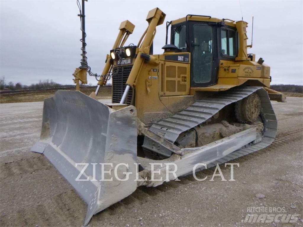 CAT D6T Buldožeri gusjeničari