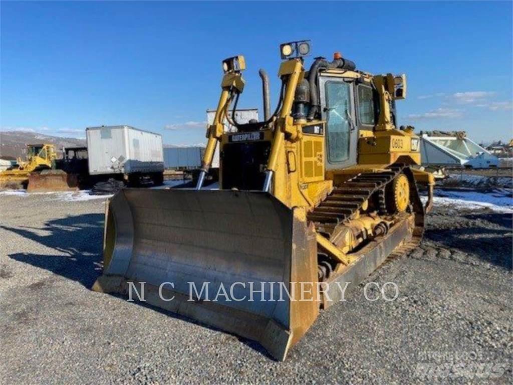 CAT D6T Buldožeri gusjeničari