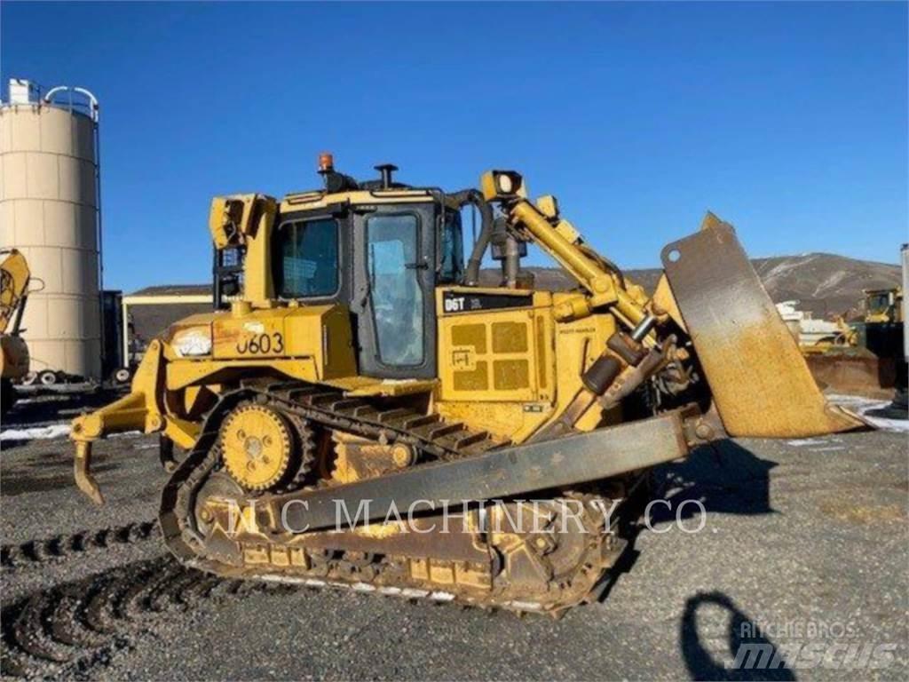 CAT D6T Buldožeri gusjeničari