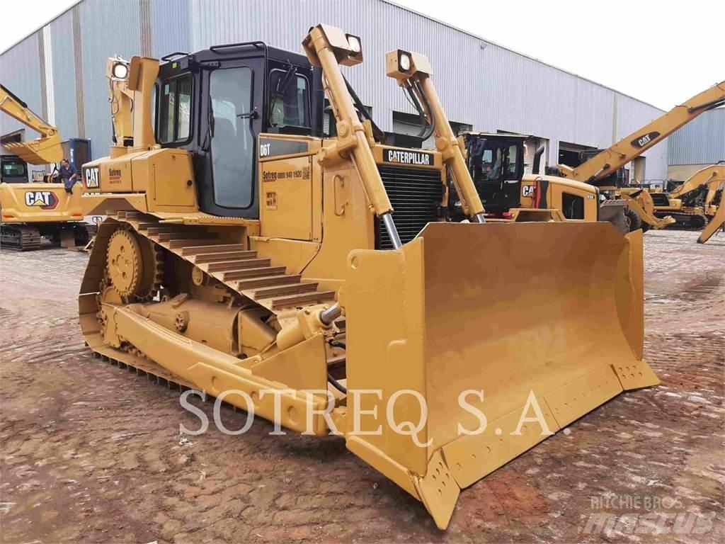 CAT D6T Buldožeri gusjeničari