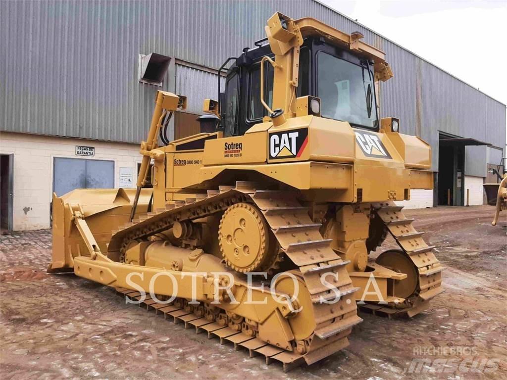 CAT D6T Buldožeri gusjeničari
