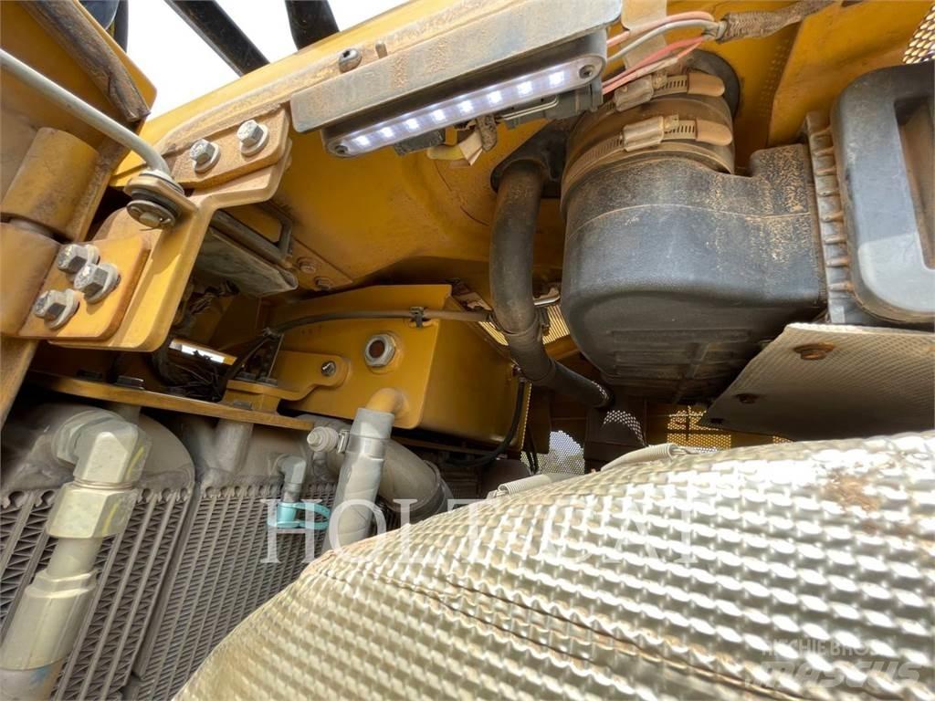 CAT D6T Buldožeri gusjeničari