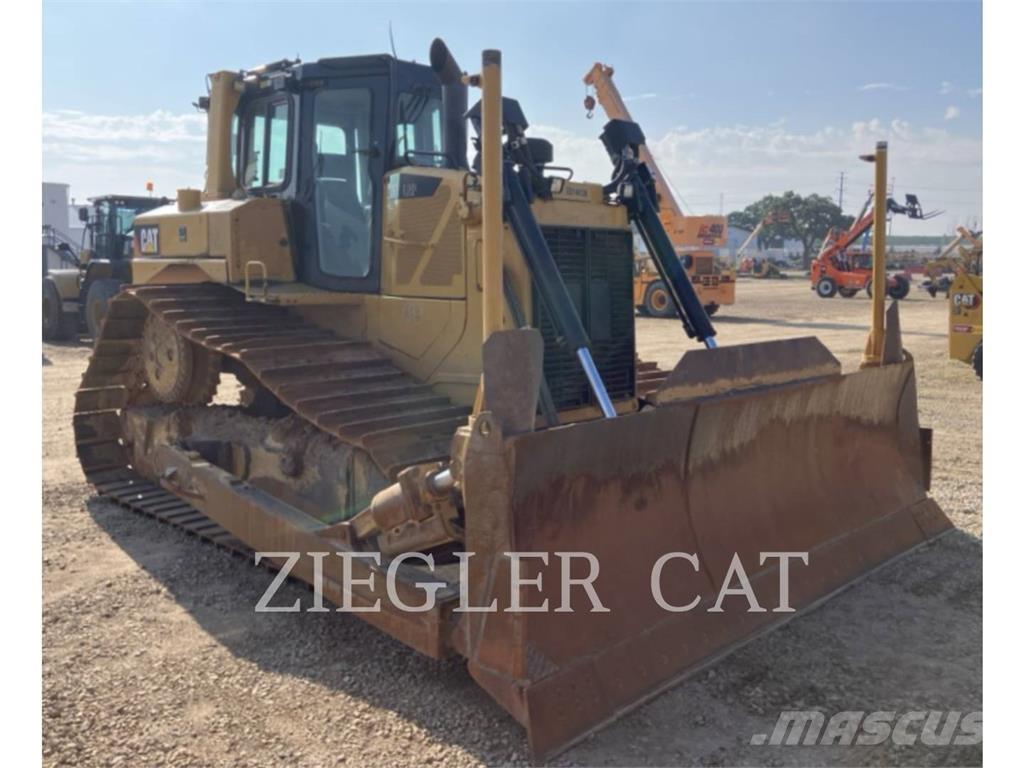 CAT D6T Buldožeri gusjeničari