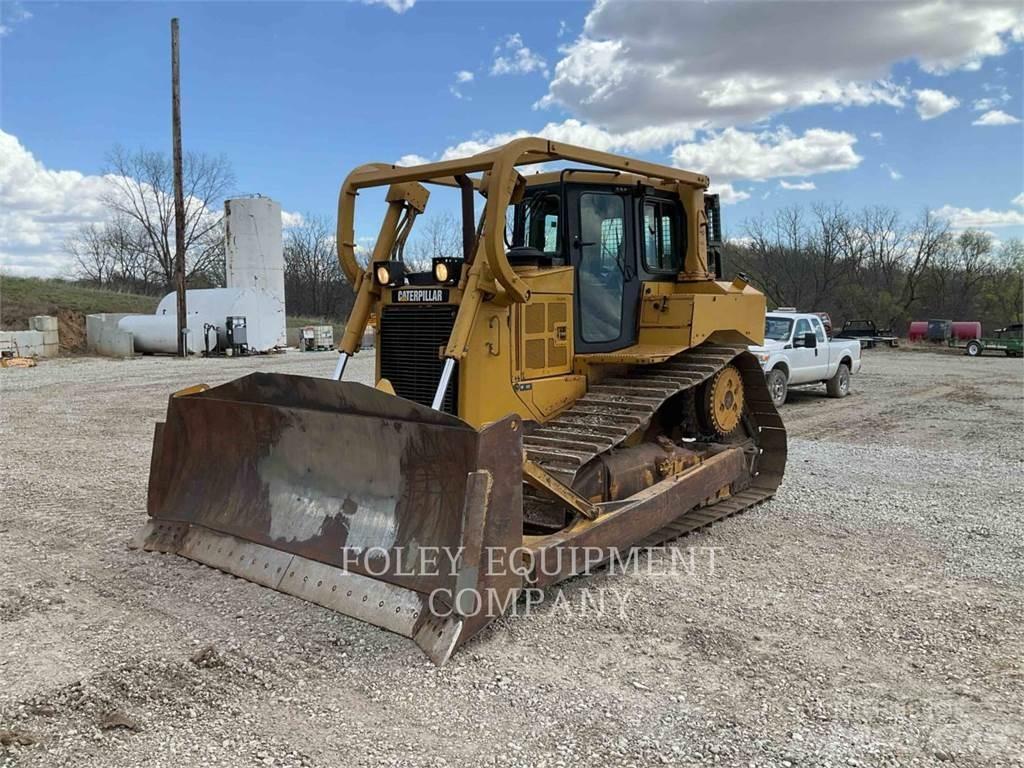 CAT D6T Buldožeri gusjeničari