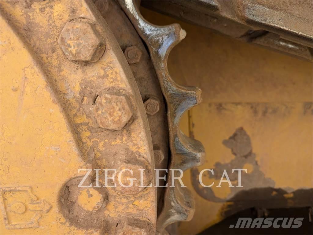 CAT D6T Buldožeri gusjeničari