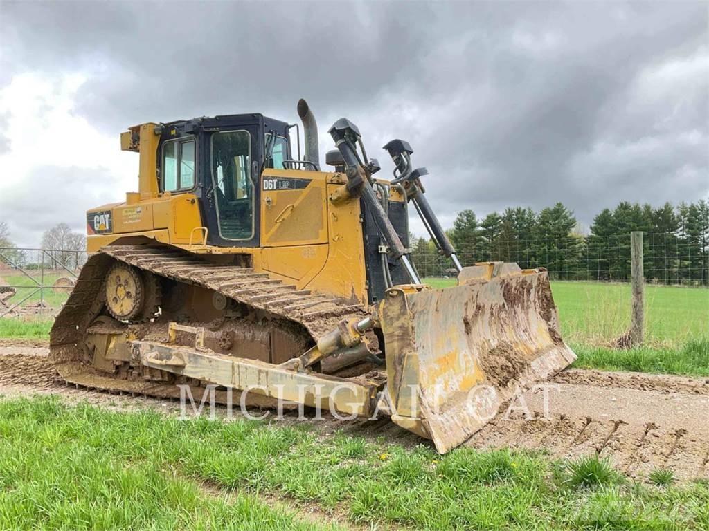 CAT D6T Buldožeri gusjeničari