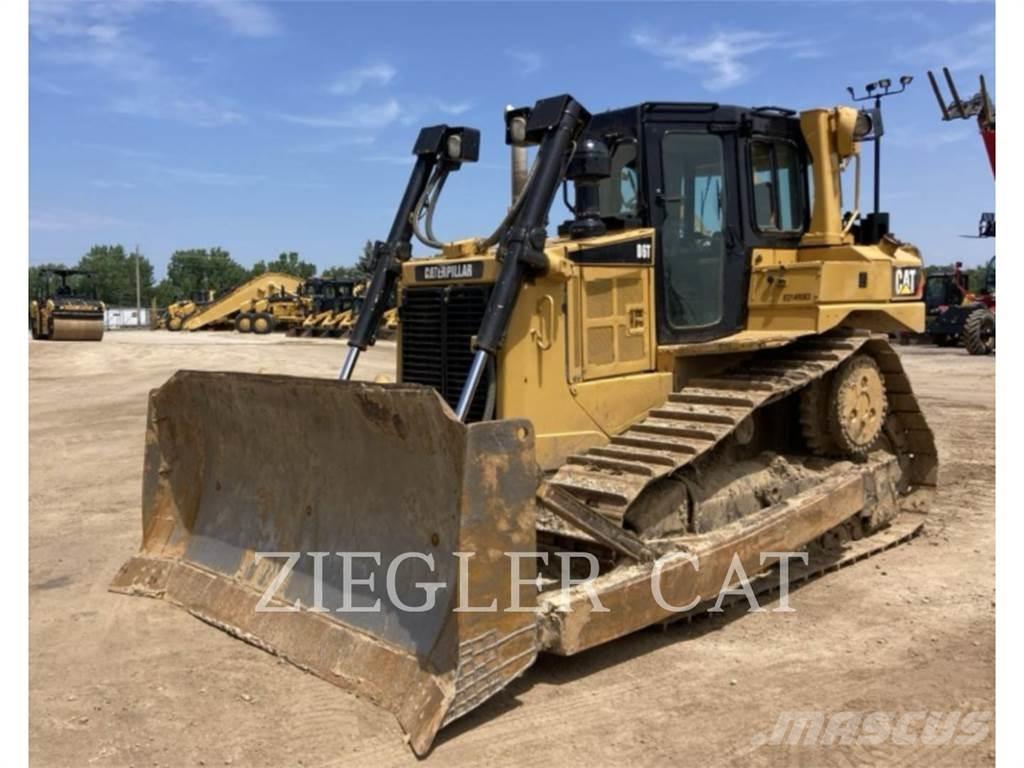 CAT D6T Buldožeri gusjeničari