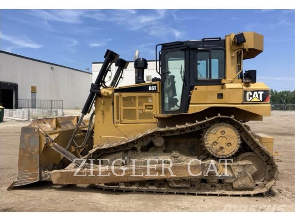 CAT D6T Buldožeri gusjeničari