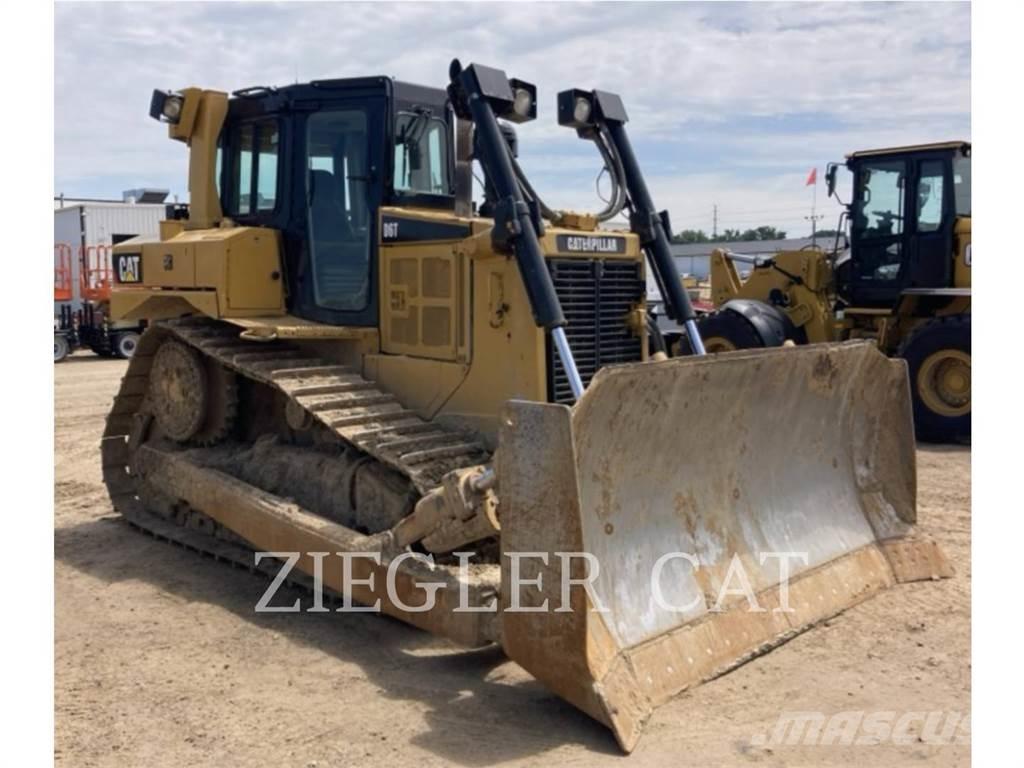 CAT D6T Buldožeri gusjeničari