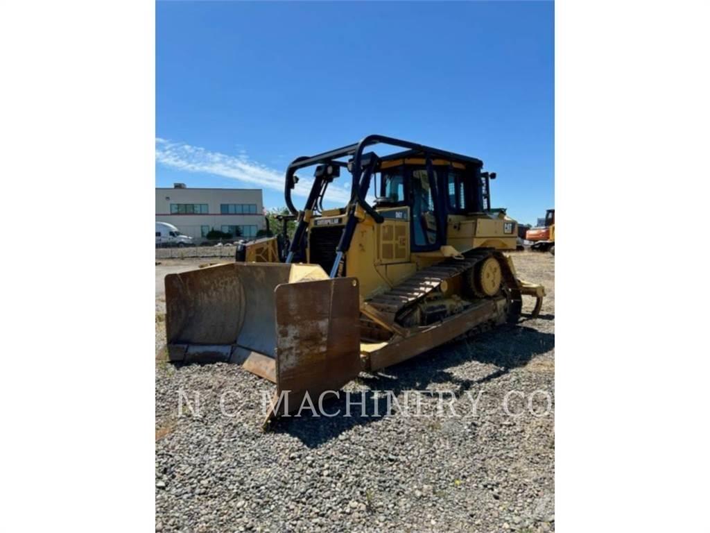 CAT D6T Buldožeri gusjeničari