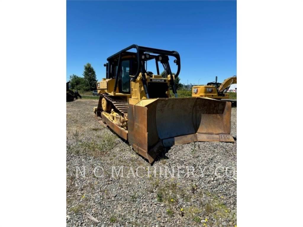 CAT D6T Buldožeri gusjeničari